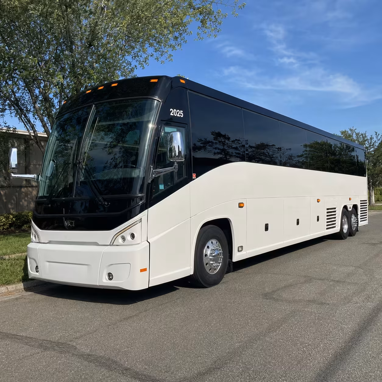 livonia to chicago long distance bus rentals for groups of any size